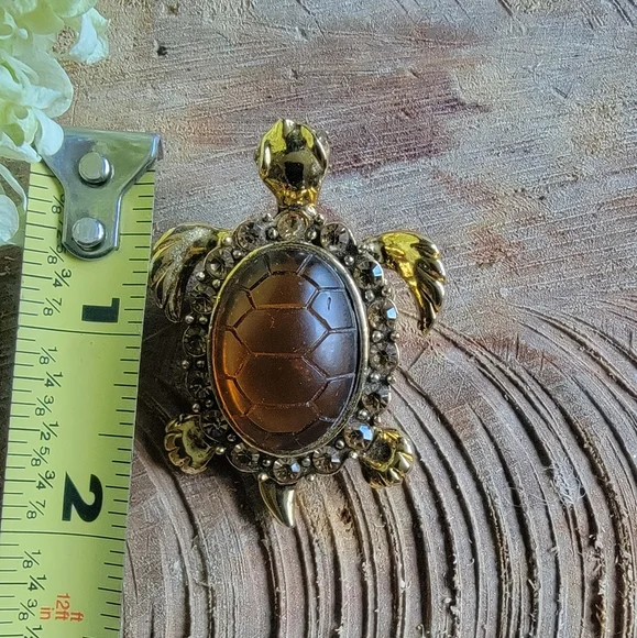 Vintage Amber Lucite Gold tone Turtle Brooch - Picture 3 of 3